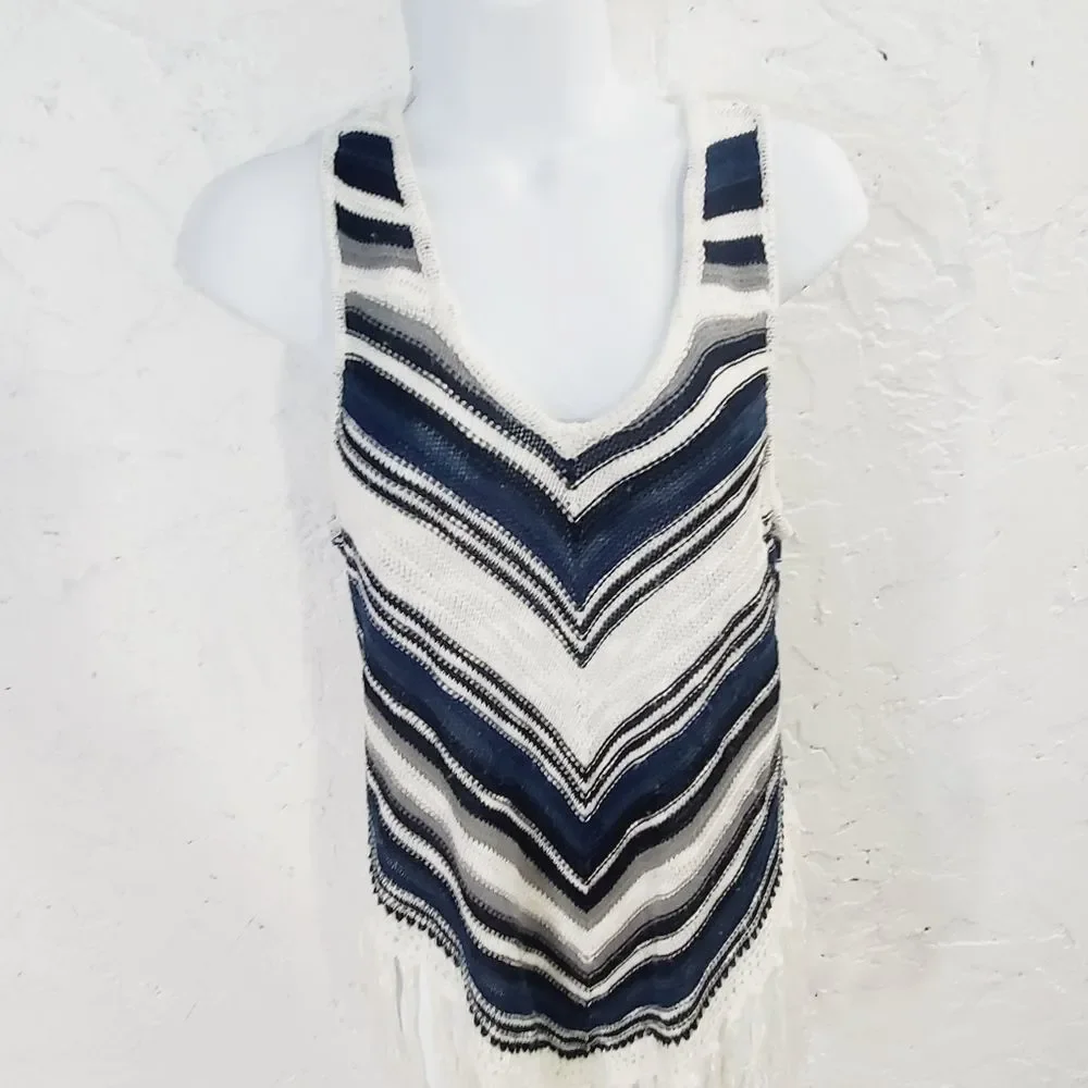 5x$25 Questions knit Crochet sleeveless Asymetrical fringe tank top size small - Picture 5 of 9